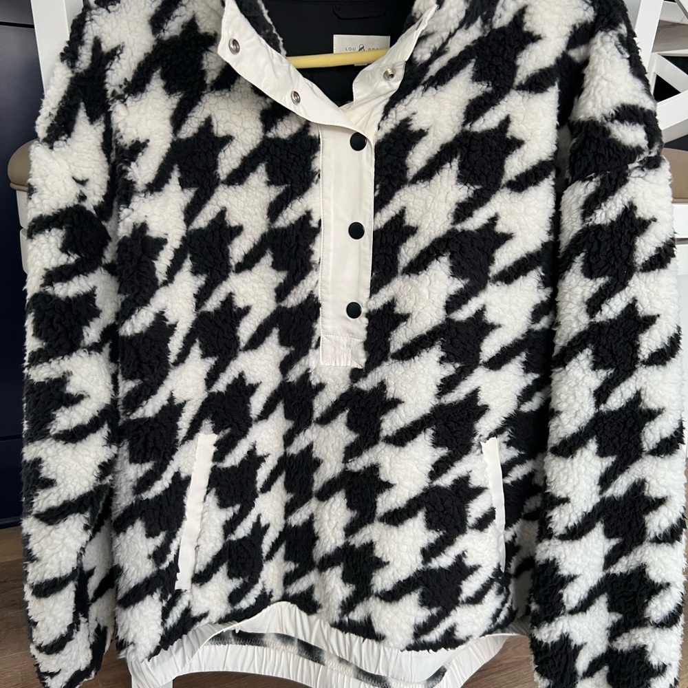 Lou & Grey Monochrome Patterned Fleece Top